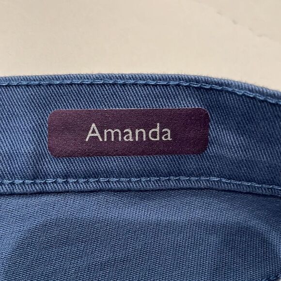 Gloria Vanderbilt Amanda classic fit blue denim jeans-FREE w/Bundle Purchase - Picture 3 of 11